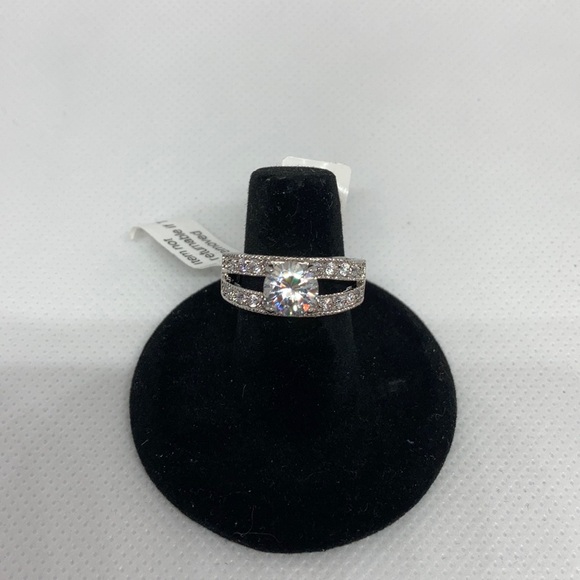 Simulated diamond with silvertone ring J-4 - Picture 6 of 6